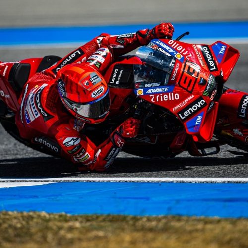 Marc Márquez on the Ducati Lenovo MotoGP bike leaning into a corner