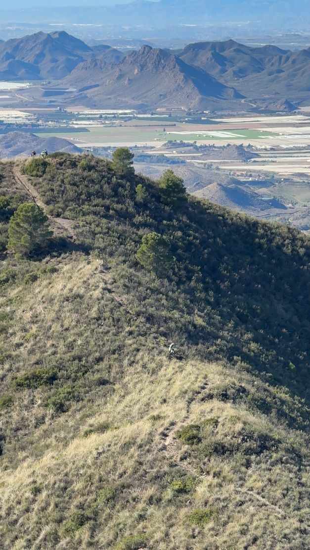 Ridge trail with views over the plains and mountains of Murcia